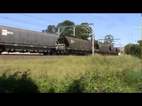 3 CEY's pass Thirroul on SSR's Newstan Coal train