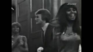 claude françois chante &quot; j attendrai&quot; version TV RARE