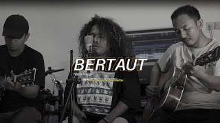 Download lagu Bertaut.(Nadin aminzah) - live cover. mp3 Download lagu Bertaut.(Nadin aminzah) - live cover. mp3