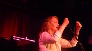 Joan Osborne at Cafe Istanbul 2018-04-29 RAINY DAY WOMEN #12 &amp; 35