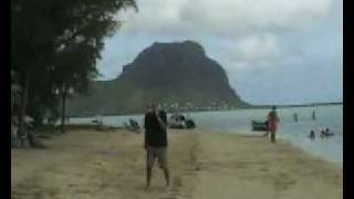 preview picture of video 'Mauritius ( ile Maurice ) -  ile aux Benitiers- Le Morne mountain'
