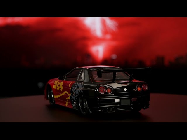 Vídeo relacionado con Jada Toys Godzilla Nissan Skyline GT-R (R34) 2002 - Godzilla vs. Destoroyah - Coche de Juguete de Metal con Piezas de Apertura a Escala 1:24 (19 cm), para Fans y coleccionistas a Partir de 8 años