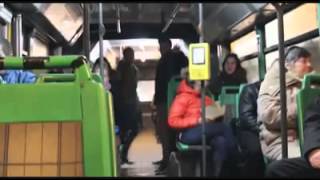 Daina apie Dievą autobuse