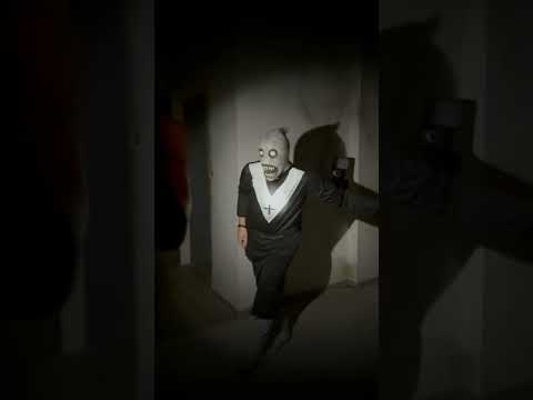 Jujo besucht Sinister Rooms