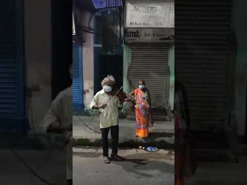 Street violin player 👌