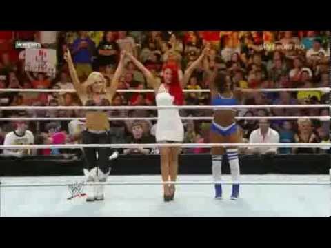 Wrestling DIVAS - Natalya vs. Naomi.