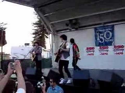 SOS - Jonas Brothers 4/20