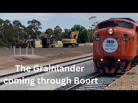 The Grainlander coming through Boort