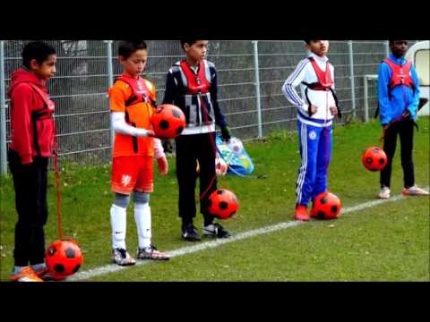 Supersoccerball op bezoek bij HOV/DJSCR E1