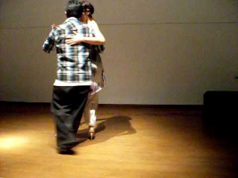 Nicolás y Ariadna en el Cabildo - Julio 2010.AVI