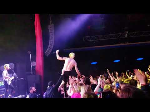 download lagu mp3 mp4 Walk The Moon Glasgow Tickets, download lagu Walk The Moon Glasgow Tickets gratis, unduh video klip Download Walk The Moon Glasgow Tickets Mp3 dan Mp4 Unlimited Gratis