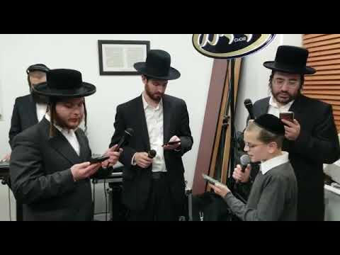 Shulem Brodt Singing With Yedidim Choir