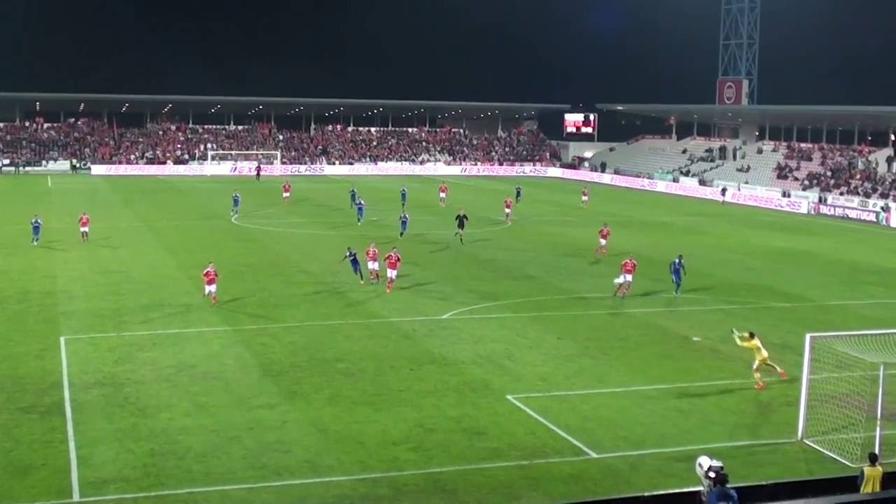 Golo de M. Coulibaly ao serviço do Vianense frente ao Benfica 2015