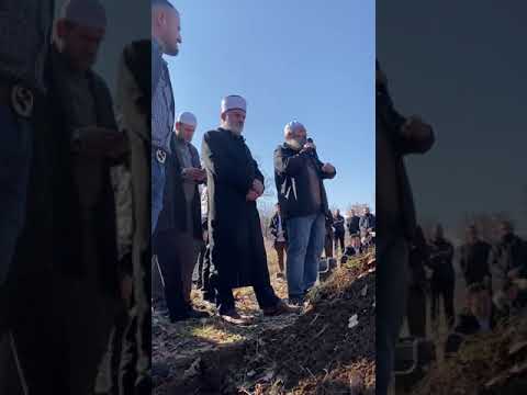 Fjalim nga Hoxhë Bekir Halimi në varrimin e Lokes së Hoxhës Enver Azizi