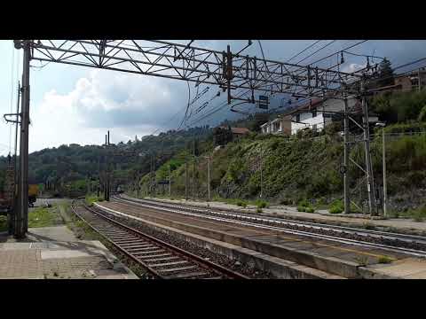 Doppia di E483 per il merci di Coils in transito a Mignanego .