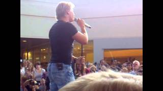 Je Bent Niet Alleen Lyrics English Translation