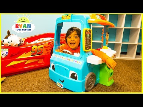 Ryan Pretend Play with Food Cooking Truck and Kitchen Playset