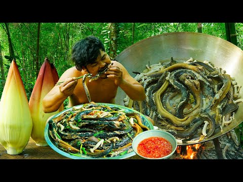 Eating Banana Flowers Soup | Cooking Eels With Banana Blossom Soup Eating With Chili Sauce.