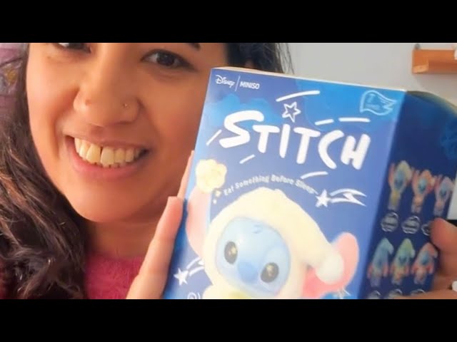 Vídeo relacionado con Disney YuYus Stitch, Caja Sorpresa, Colgante Decorativo (Charm) Coleccionable 9 diseños Diferentes de Peluche y Vinilo para Bolso, Mochila o Llaves, 12 cm, +0 Meses (6315870778)