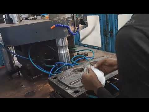 Vertical Injection Moulding Machine