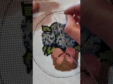 Needlepoint 101: background stitching! Diagonal scotch stitch in this video :) #ndlpt