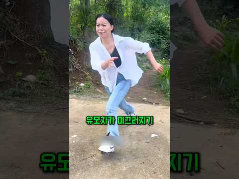 내리막길 혼자 내려가는 유모차 발견한 오토바이 남성의 반전 행동