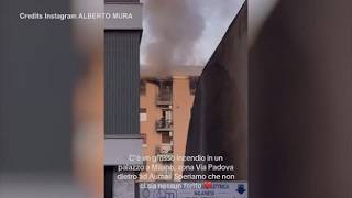 Incendio in un edificio a Milano: due morti. Le immagini delle fiamme che avvolgono l'appartamento