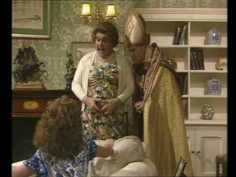 Alexie Sayle -Pet Bishop sketch.wmv