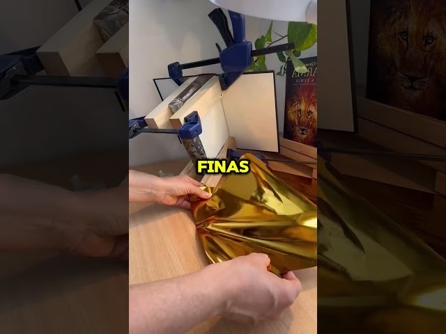 Vídeo relacionado con BARRU 1 pieza Marcapáginas Metálico Fosforescente 3D (Dragón Alado) - Ideal Coleccionistas/Regalo Literario - Incluye Estuche de Terciopelo