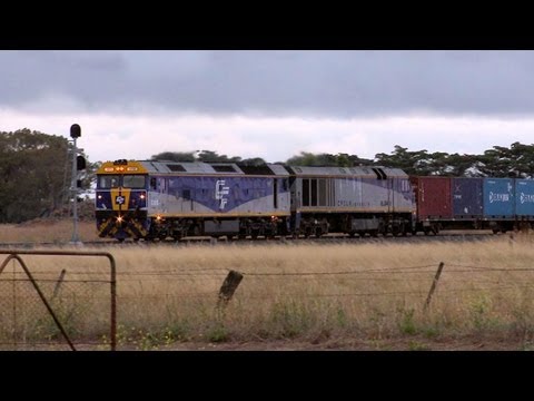 Australian Diesel Freight Trains Cross - CFCLA & Pacific National Trains & Railways by PoathTV