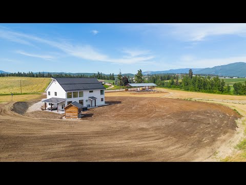 Young Rd  // Farm House in Armstrong BC