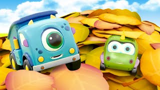 Os carros Mocas adoram brincar com as folhas no jardim! Desenho animado infantil dos carrinhos