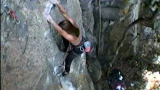 preview picture of video 'Climbing Chao de Giz - 7b  : Clement Escalada Pedra da Divisa Sao Paulo Brasil'