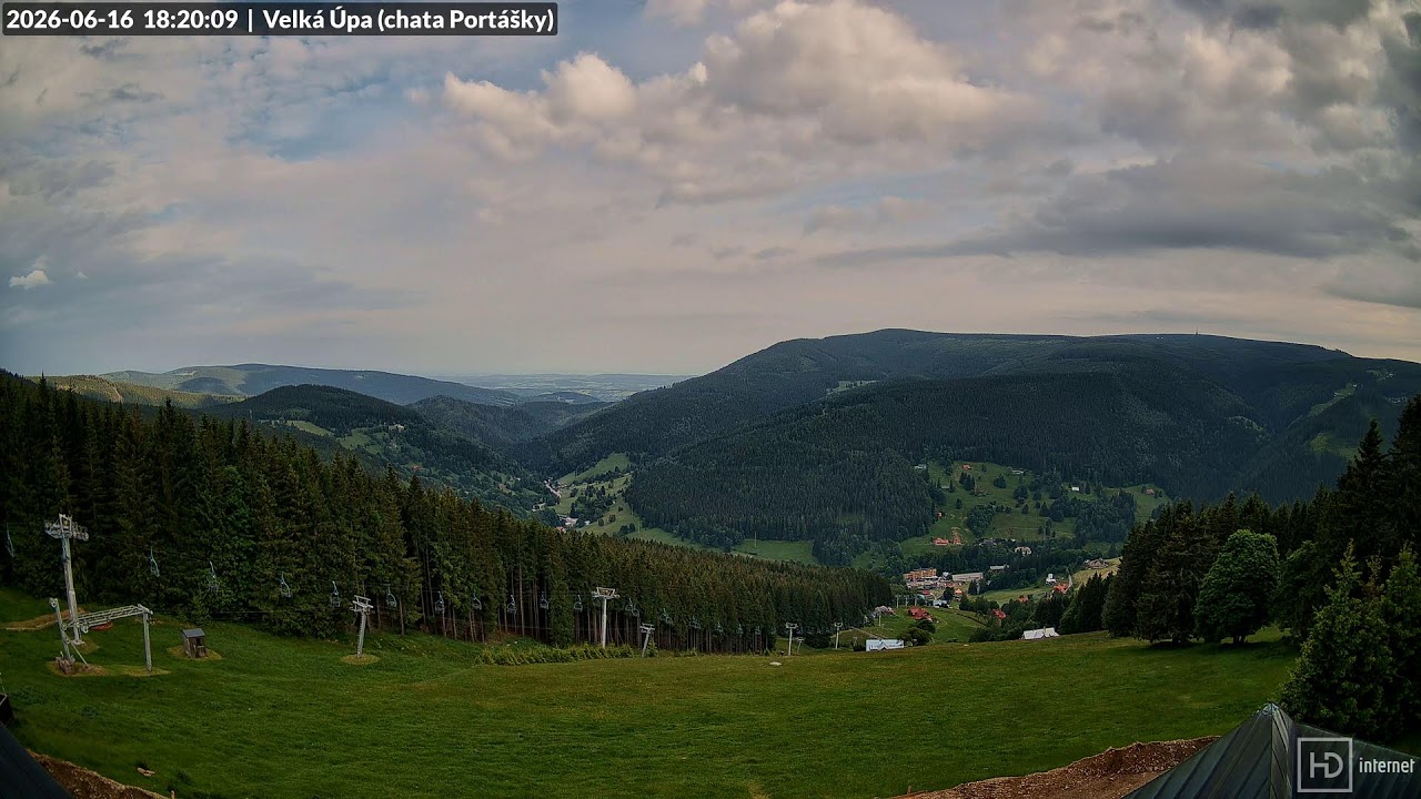 Live webcam view of Velká Úpa Valley from Chata Portášky