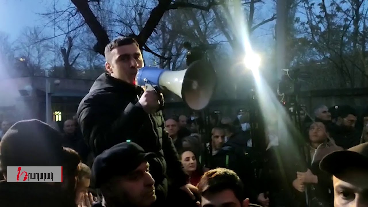 Հարգելի ոստիկաններ, մտածեք, թե ինչ եք անում