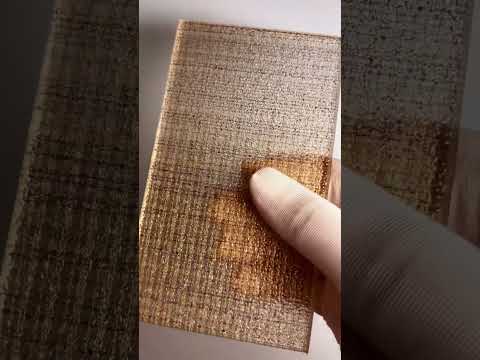 Kính đúc hạt mưa ghép lụa