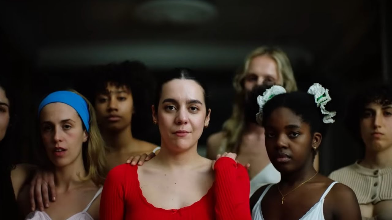 Valeria Castro - tiene que ser más fácil (Videoclip Oficial)