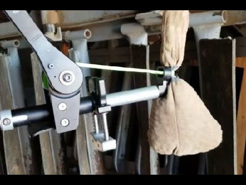 Callicrate PRO Bander™ for humane castration on bulls with Spanish subtitle
