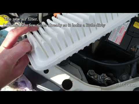 Toyota ist - air filter change (engine)