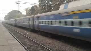 preview picture of video 'Gitanjali Express-Adityapur Railway Station'