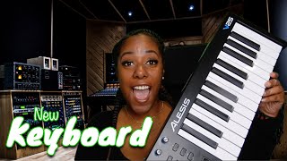 Video thumbnail for NEW BEAT MAKER || ALESIS V25 USB MIDI KEYBOARD || UNBOX & PRODUCT REVIEW by JasmineDashel