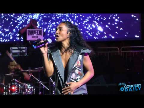 TLC performs "Waterfalls" & tributes Phife Dawg from A Tribe Called Quest live