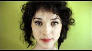 St. Vincent - Laughing With A Mouth Of Blood [2009]