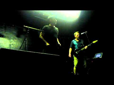 CRACKED ACTOR performs 'TVC15' by David Bowie