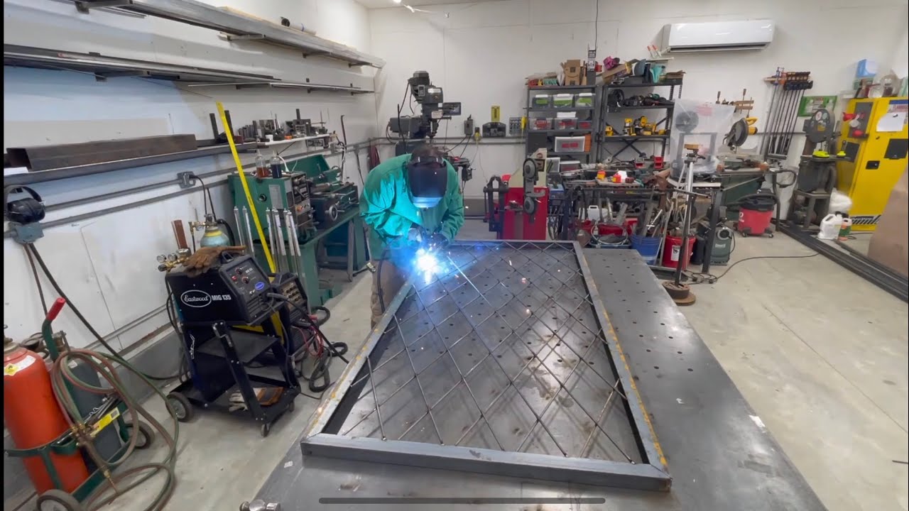 Trellis : How to make a wall-mounted fence trellis