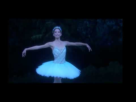 La bayadère: Les ombres 3ème variation ( Hannah O'Neill)
