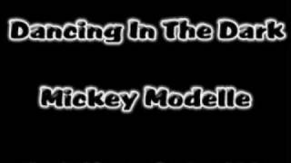 Dancing In The Dark - Mickey Modelle