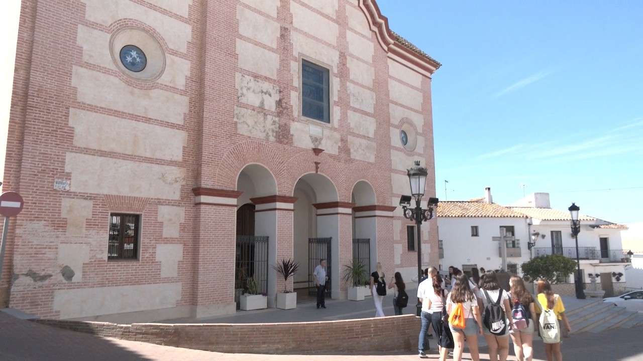 Alumnos de Las Viñas conocen la Casa de la Cultura y la Iglesia Santa Ana Alumnos de Las Viñas conocen la Casa de la Cultura y la Iglesia Santa Ana