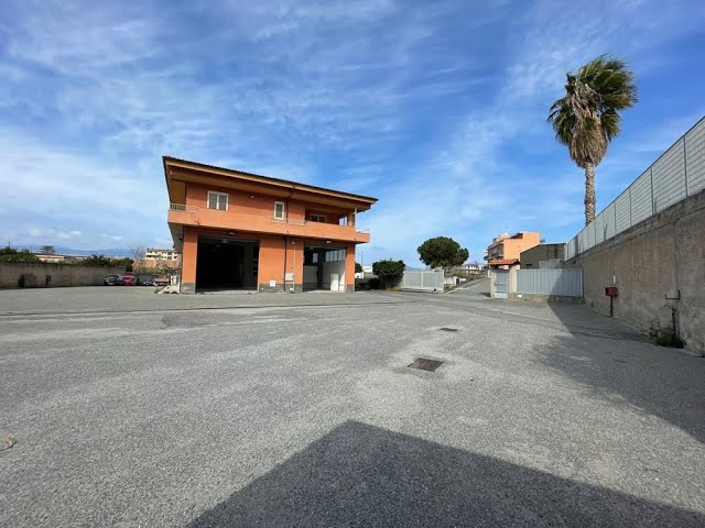 C.da Armacà proponiamo in vendita locale commerciale D/8 di 400 mq circa