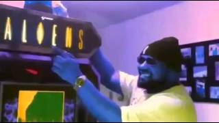 Aliens arcade dance video